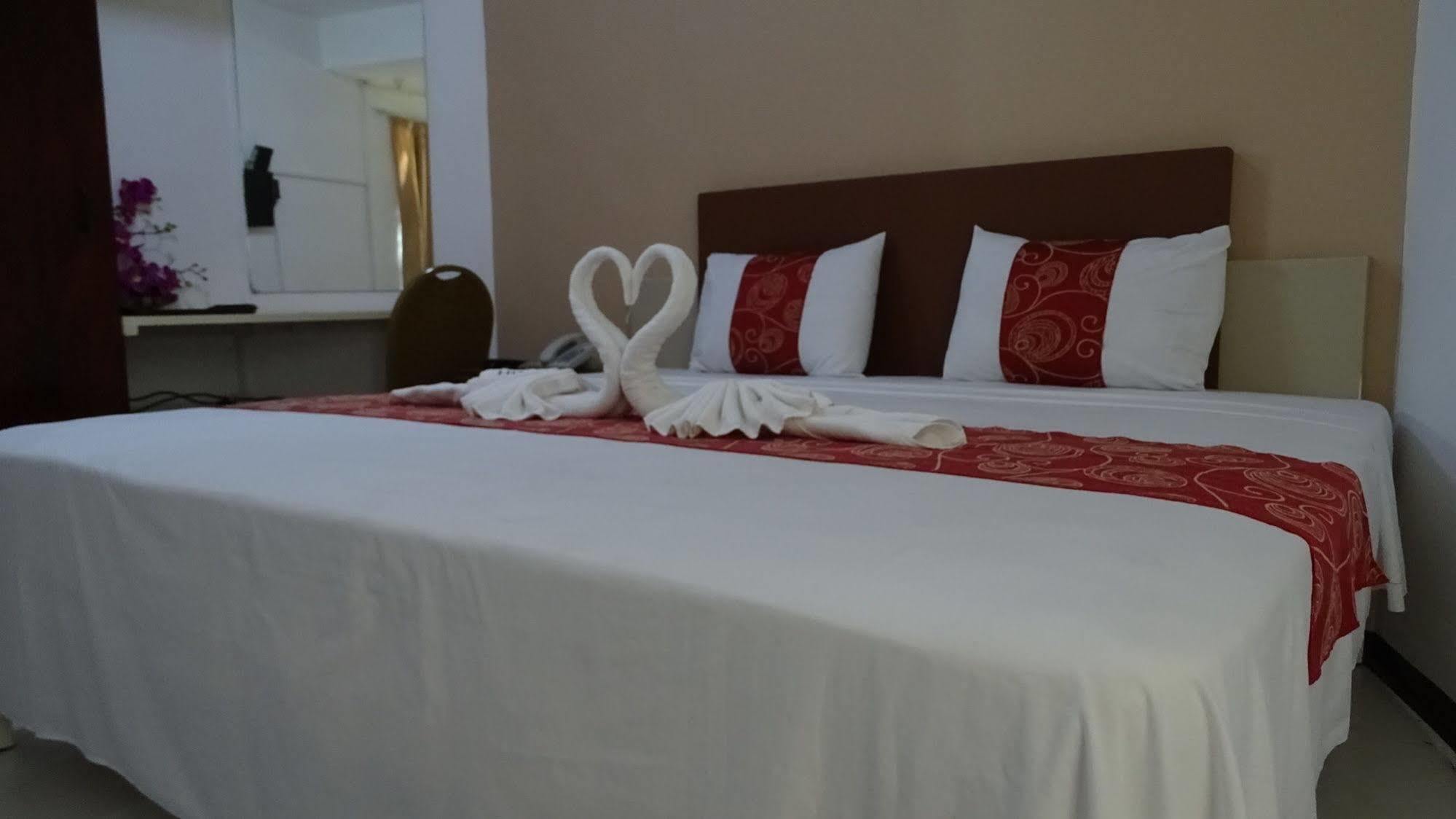 Hypertek Hotel Гранд-Бэй Экстерьер фото