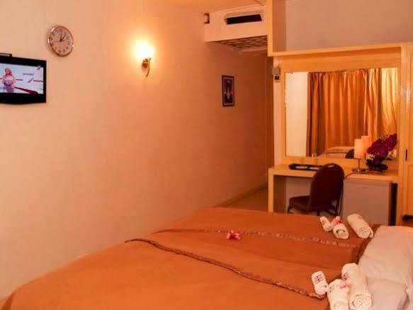 Hypertek Hotel Гранд-Бэй Экстерьер фото